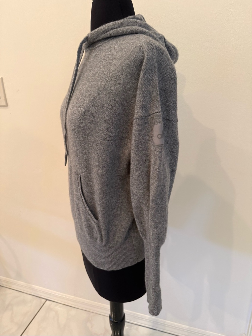 ALO YOGA Cozy Gray Cashmere-Blend Jet Set Hoodie Pullover Sweatshirt S $300 - Picture 9 of 12